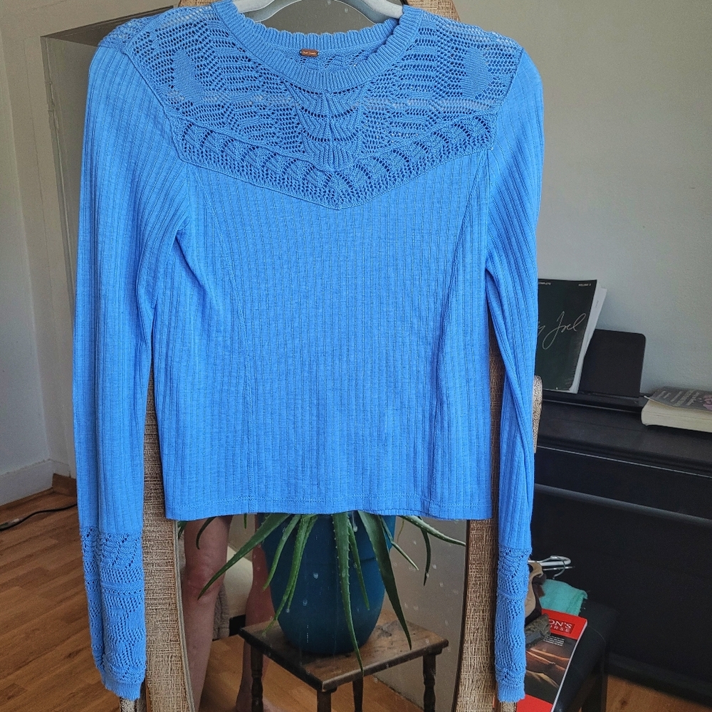 Free People periwinkle shirt sz. S